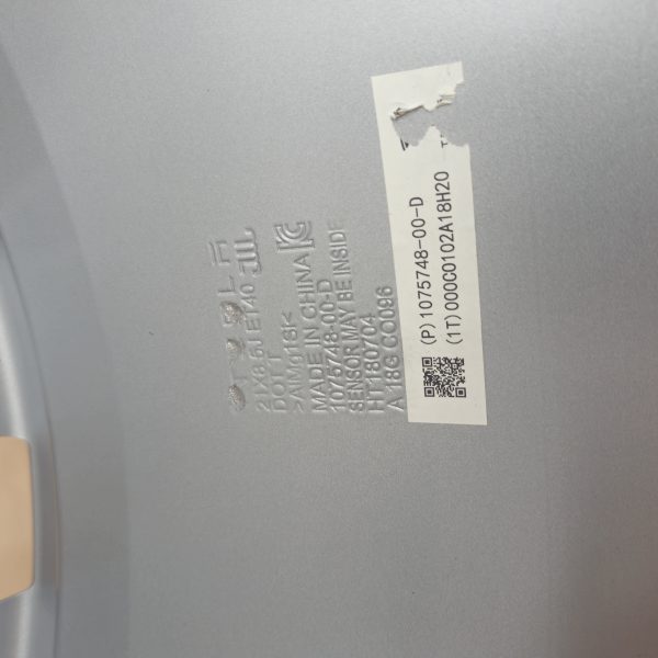 Tesla Model S 21″ Silver Rim OEM 1075748-01-D FRONT - Image 3