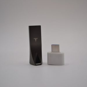 Tesla USB Silver With USB To USB-C Adapter 128gb