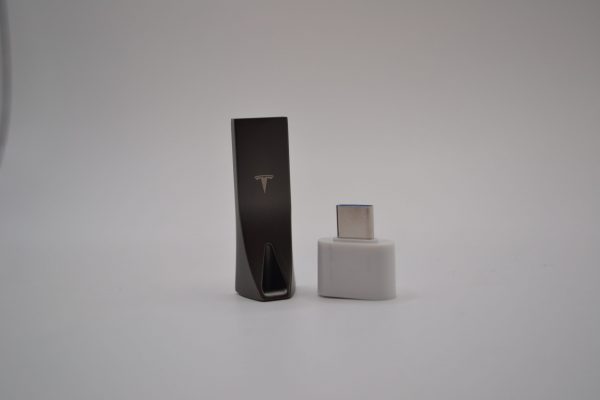 Tesla USB Silver With USB To USB-C Adapter 128gb