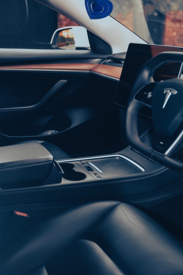 Centre Console 3/Y Docking Stage With Retractable USB-C and Lightning Cables - Image 4