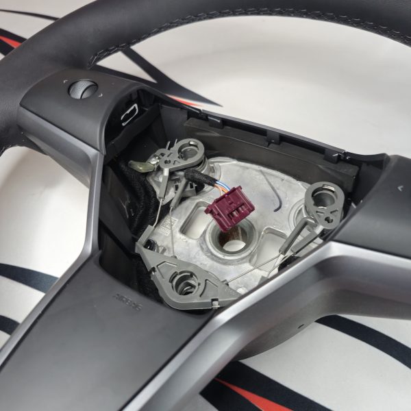 Steering Wheel OEM Brand New With Button Scrollers And Heater 1490214-CN-B - Image 4