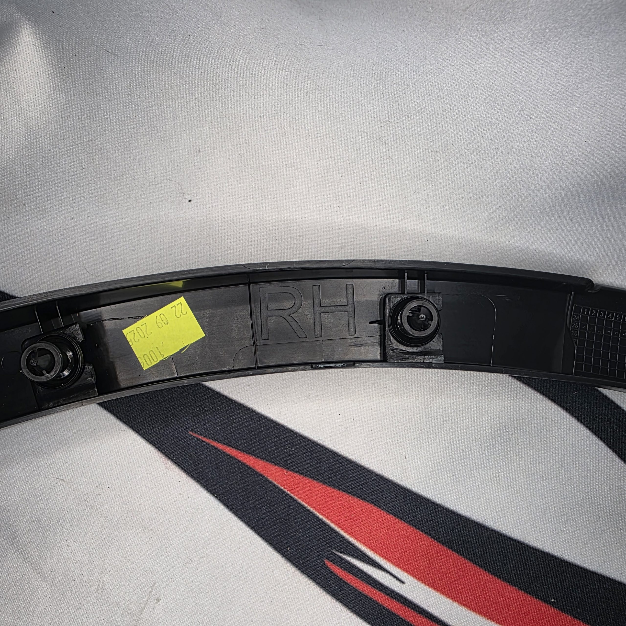 Rear Right Side Wing Arch Trim OEM Tesla Model Y Juniper 2025+ 1937596-00-D - Image 4