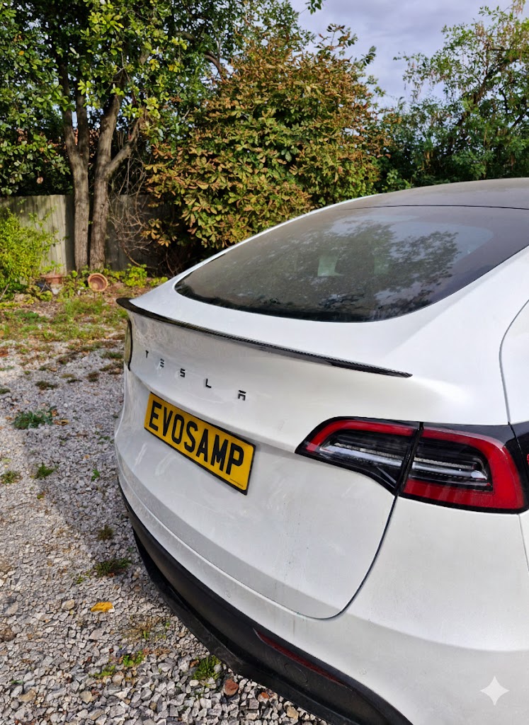 Tesla Model Y Performance Carbon Fibre Pattern Spoiler